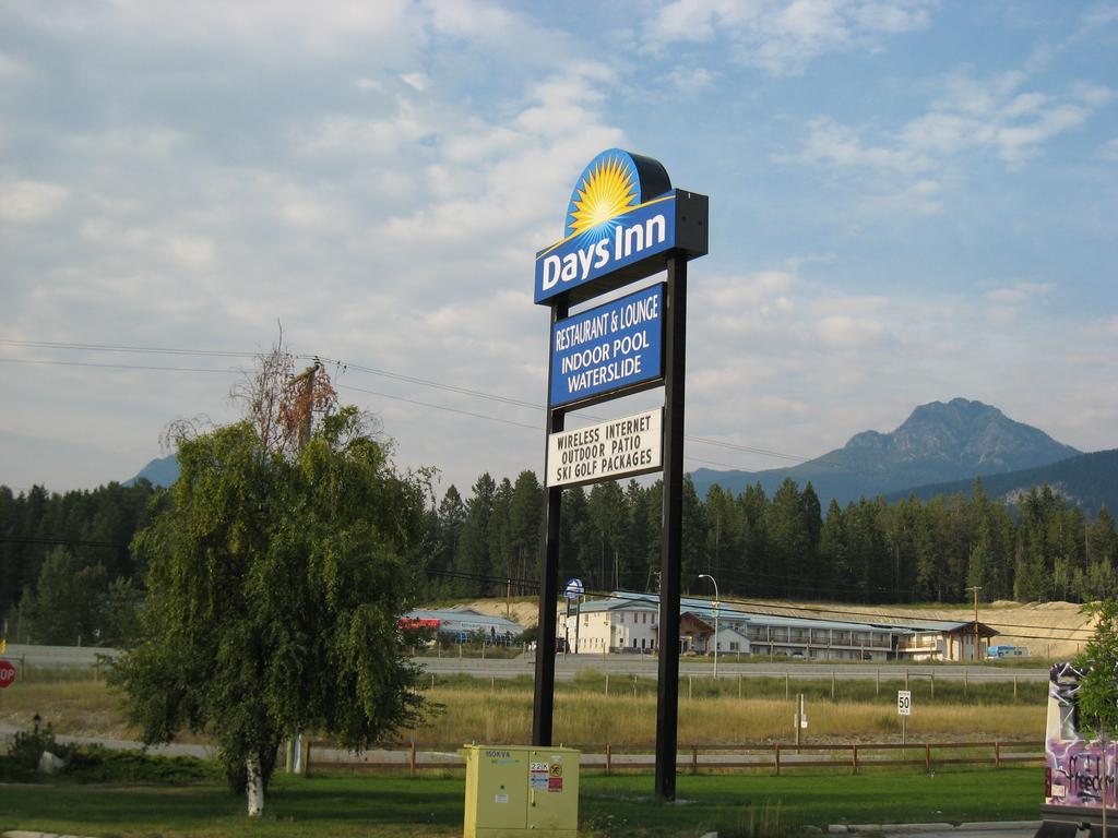 Days Inn By Wyndham Golden Exteriér fotografie